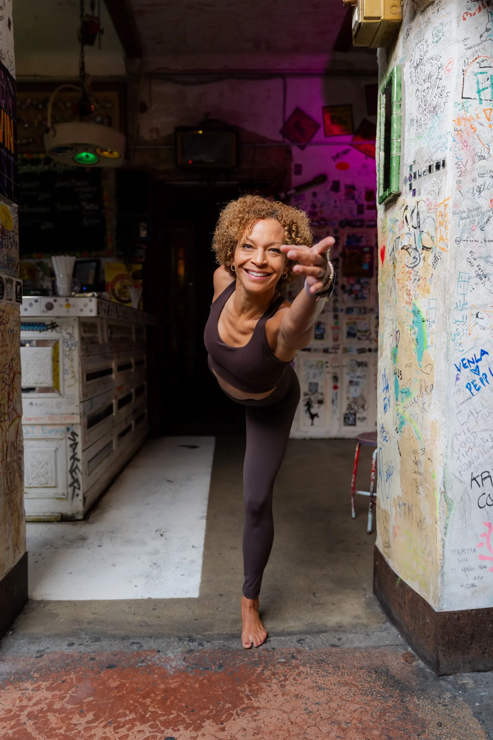 Beatrice Blach in a dynamic yoga pose